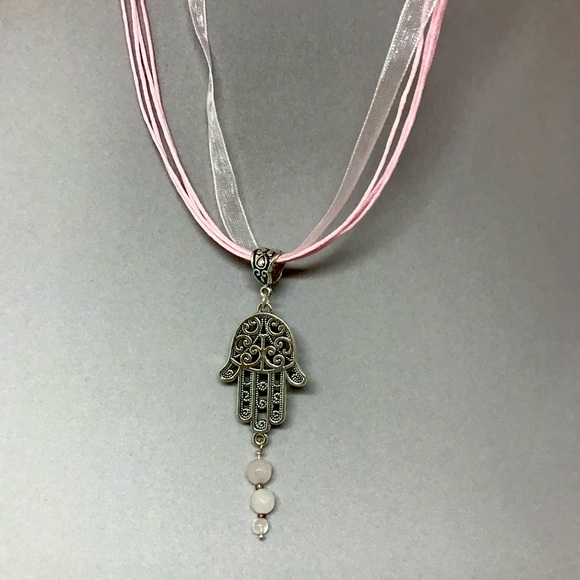 Fatima hand / Hamsa filigree necklace. Ribbon choker with pink gem beads - Picture 1 of 5